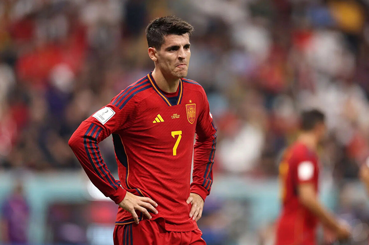 Son olarak Alvaro Morata, rahatsızlığı nedeniyle İspanya'nın antrenmanında yer almadı.