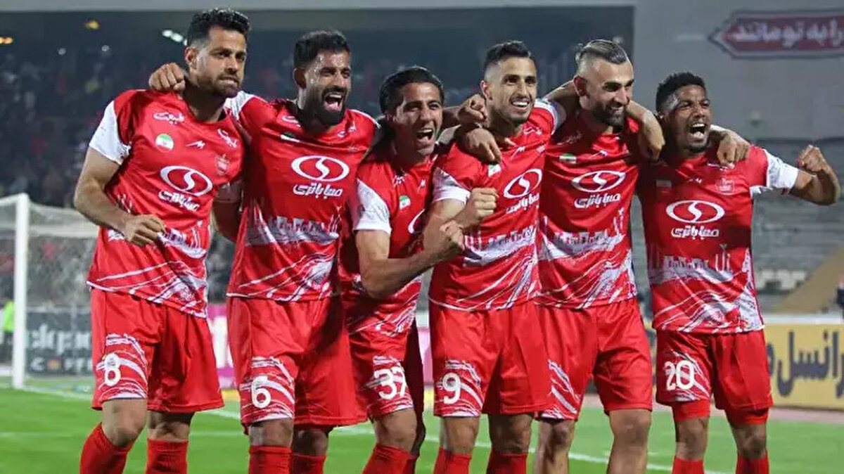 ŞAMPİYONLUK YARIŞINDA TRACTOR'U TAKİP EDİYORLAR<br><br>İsmail Kartal, Persepolis'in başında ligde çıktığı 6 maçta 4 galibiyet ve 2 beraberlik alarak mağlubiyet yüzü görmedi. Başarılı teknik adam lig maçlarında 2.33 puan ortalaması yakaladı.