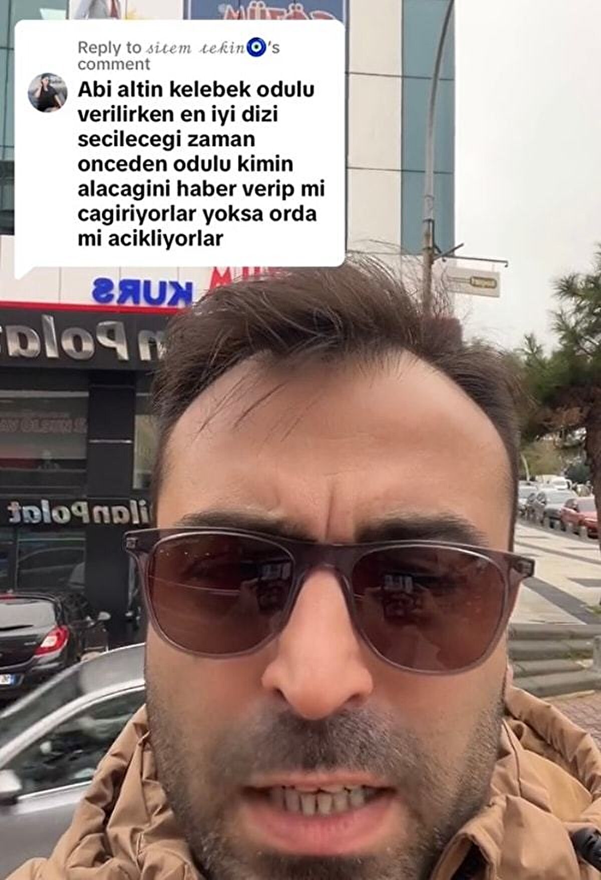 Onu diğer set çalışanlarından ayıran en büyük özelliği, kamera arkasındaki gizli dünyayı TikTok ve Instagram gibi sosyal medya platformlarında paylaşması oldu.