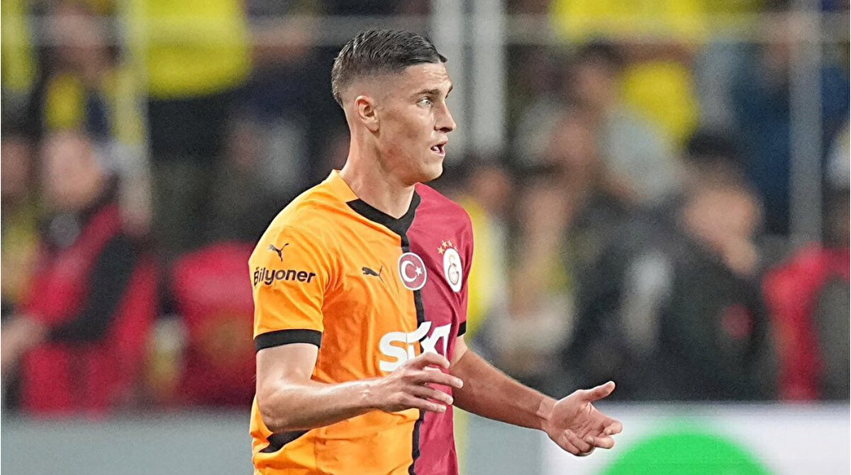 Galatasaray'ın Macar yıldızı Roland Sallai, sakatlığı nedeniyle Türkiye ile oynanan ilk maçta sahada yer almadı.<br><br>