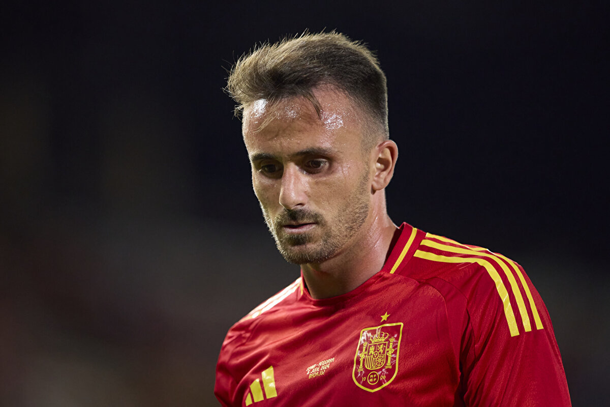 Siyah-beyazlı formayı giymenin hayalini kurduğu iddia edilen Sambacının yerine ise; Fenerbahçe'nin Leverkusen'den Aleix Garcia'yı istediği belirtildi.