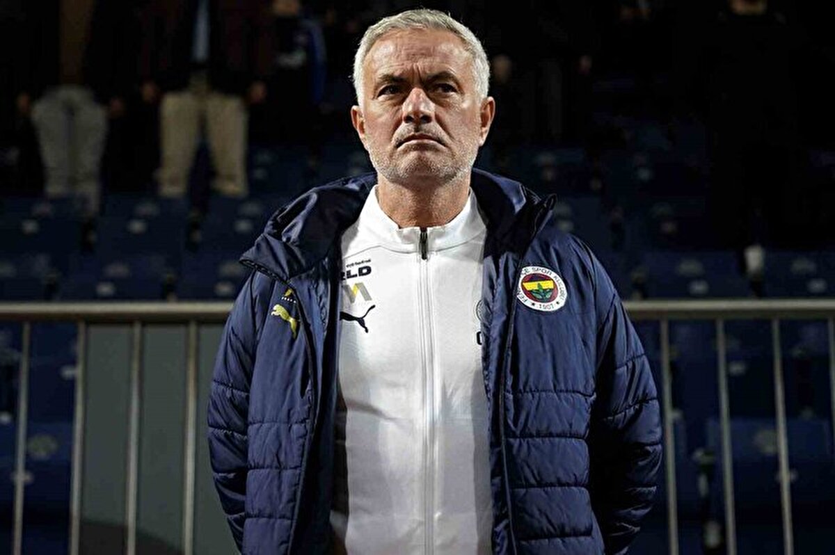Sarı-lacivertlilerde teknik direktör Jose Mourinho, ilk 11'de bazı değişiklikler yapma kararı aldı ve orta sahada sakatlığı sebebiyle uzun süredir formasından uzak kalan o isme görev vermeyi planlıyor.<br>