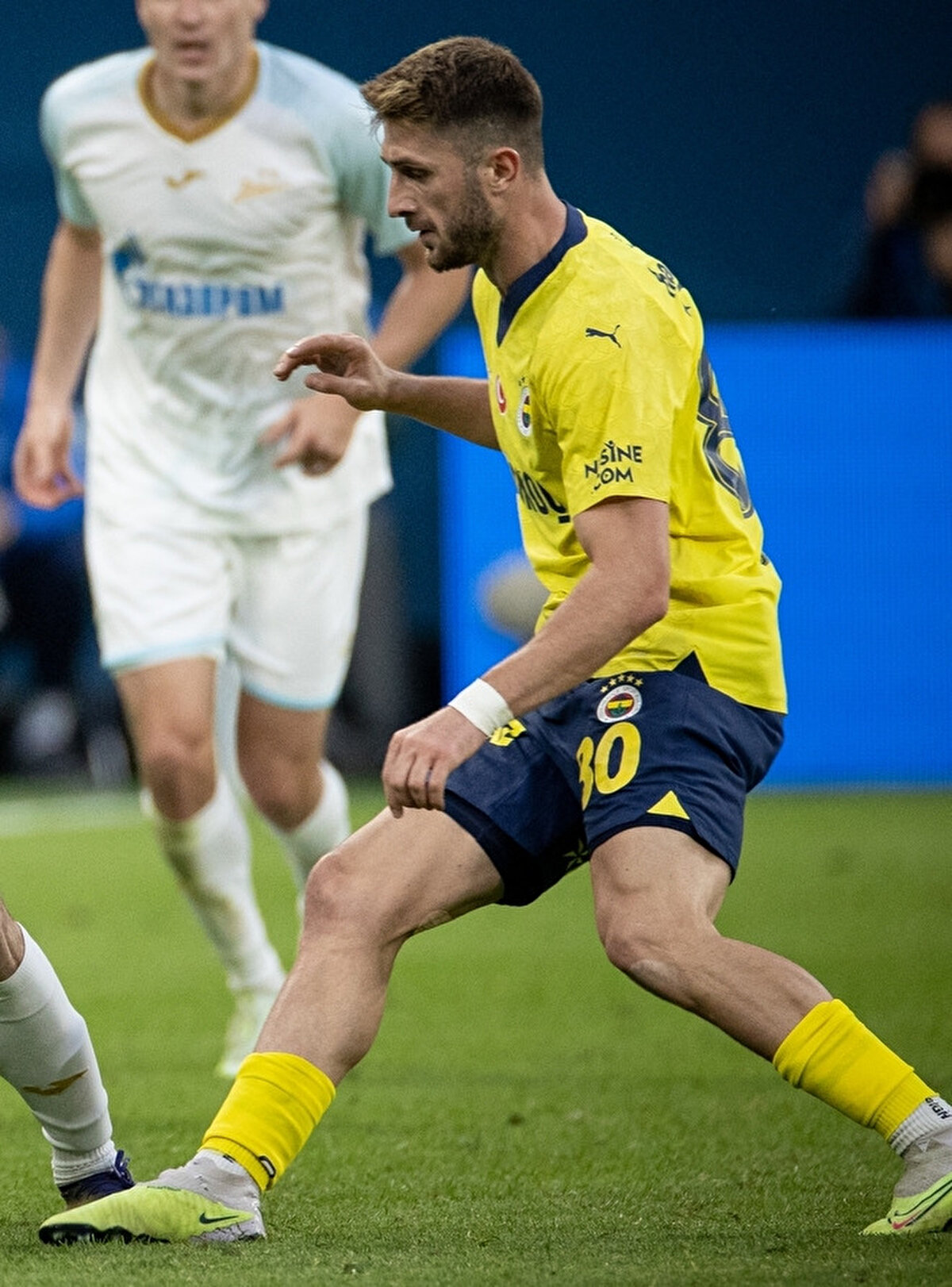 Fenerbahçe'de sakatlıktan tamamen kurtulan ve milli maçlarda da forma giymeye başlayan İsmail Yüksek, Bodrum FK karşısında sahaya ilk 11'de çıkacak.<br>