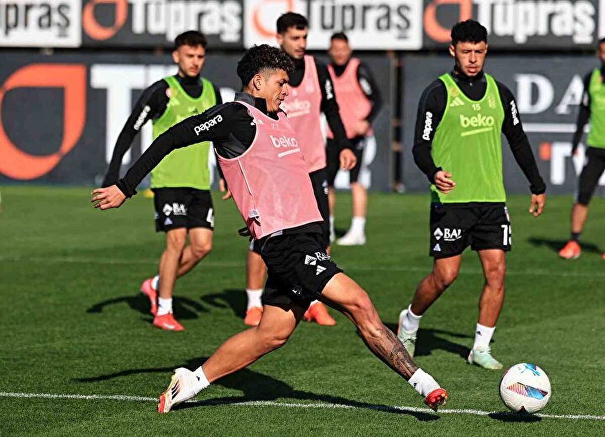 Öte yandan Beşiktaş, milli ara sonrası Süper Lig'de ezeli rakibi Galatasaray'la karşılaşacak