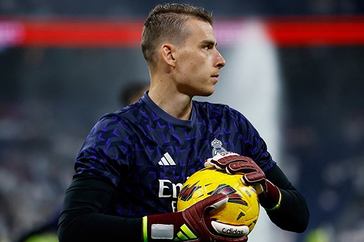 Galatasaray'ın Şampiyonlar Ligi kozuyla birlikte Lunin'i ikna etmek istediği vurgulandı.<br>
