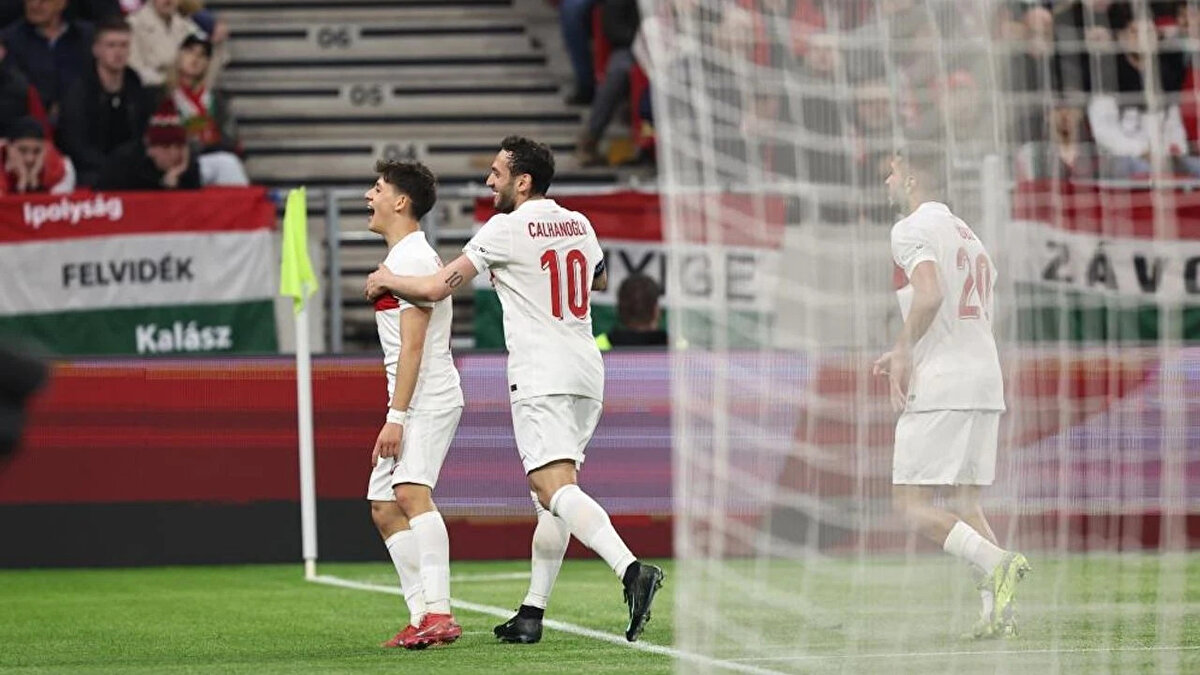 ARDA'DAN SUS İŞARETİYLE: 'ÇENENİ KAPAT' <br>İkili arasında geçen diyalogda Arda Güler'in rakibine eliyle 'Sus' işareti yaparak İngilizce 'Çeneni kapat'(Shut Up) dediği görüldü. Szoboszlai ise Arda Güler'in bu hareketi sonrası hakeme şikayette bulundu.