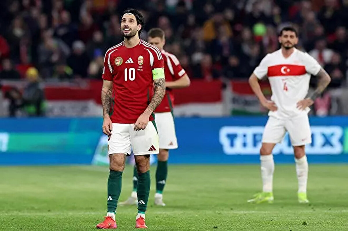 'O ŞAMPİYONLAR LİGİ'Nİ KALDIRIRKEN SEN İZLİYORDUN' <br>Macar futbolcunun hadsiz yorumları sonrası Real Madrid taraftarları Arda Güler'e büyük bir destek gösterirken, bir Real Madrid taraftar sayfasının 'Arda Güler geçen sezon Şampiyonlar Ligi kupasını kaldırırken Dominik Szoboszlai evinde maçı izliyordu. Seviye farkı' ifadeleri büyük beğeni topladı.