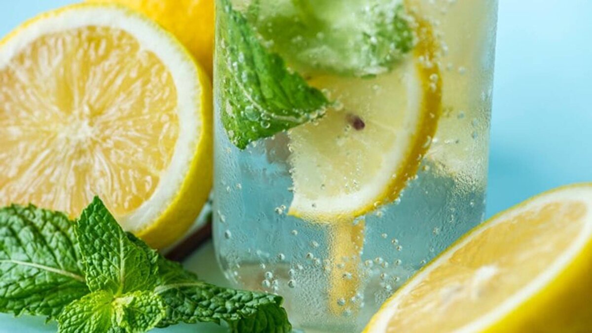 Günlük yaşantınıza kolayca ekleyebileceğiniz maden suyu ve limon karışımı, vücudunuza birçok yönden fayda sağlayarak daha sağlıklı bir yaşam sürmenize yardımcı olabilir.