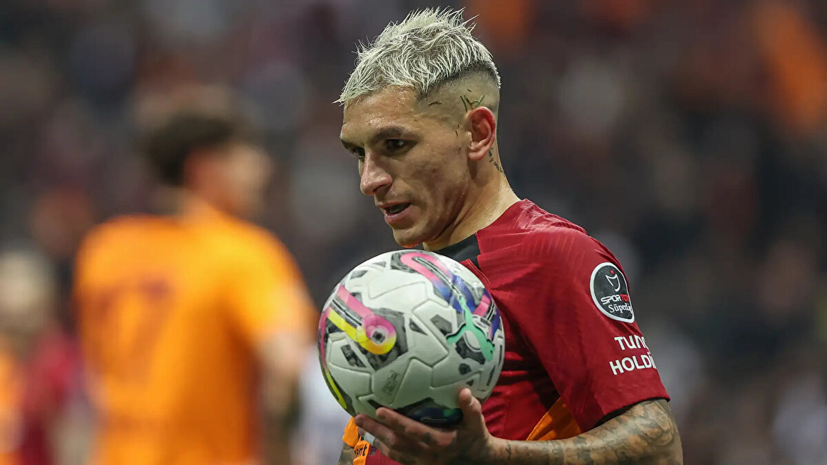 Milliyet'te yer alan habere göre, Galatasaray'da geçirdiği 3 sezon boyunca Milan ve Boca Juniors'tan teklif alan Torreira'nın satılması kesinlikle gündeme gelmemişti.<br>