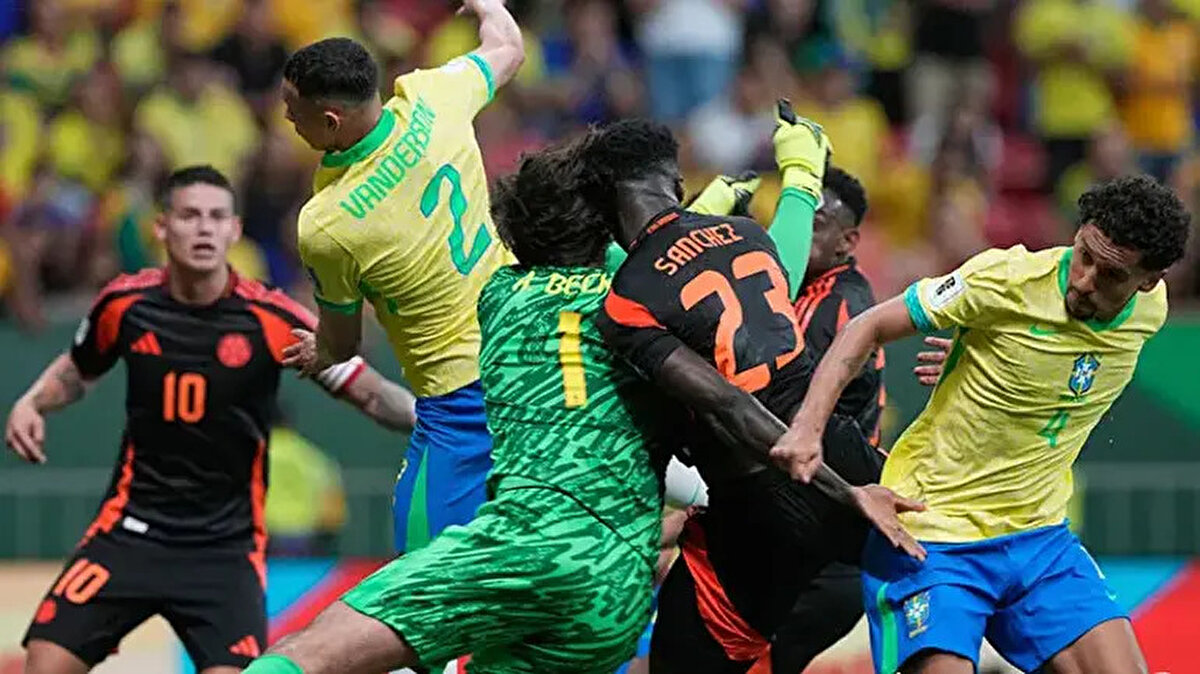 Davinson Sanchez'e bir kötü haber de FIFA'dan geldi. 28 yaşındaki futbolcu, 26 Mart'ta Paraguay'ı konuk edecek Kolombiya'nın kadrosunda yer alamayacak.