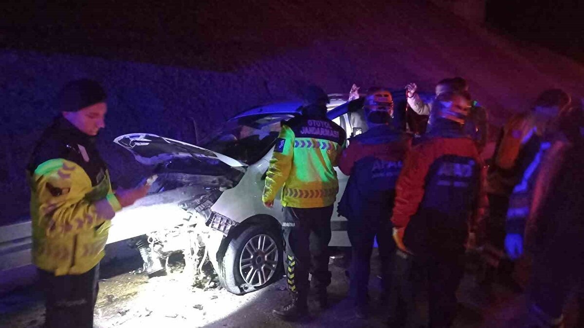 Yaşanan kazada S.B.D, E.D., M.A.D. ve K.I yaralandı.