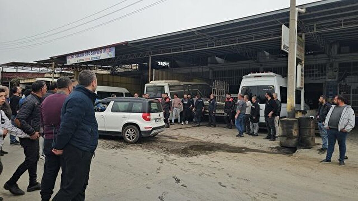 Olay, saat 16.00 sıralarında, Yeni Sanayi Mahallesi 519. Sokak'ta meydana geldi. A.C.Ö., oğlu Ertan Özkaya'yı öldüren, kendi kardeşi F.Ö. ile oto yıkamacıda karşılaştı. A.C.Ö., kardeşi F.Ö.'ye yanında getirdiği tabancayla 3 el ateş etti.