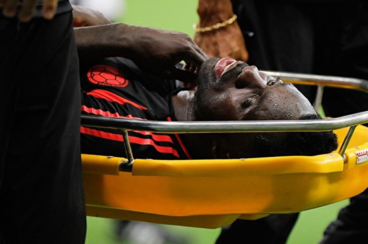 Kolombiya Teknik Direktörü Nestor Lorenzo'nun aldığı darbe sonrası oyundan çıkardığı Davinson Sanchez, oynayabilecek durumda olduğunu belirterek karara tepki göstermişti.