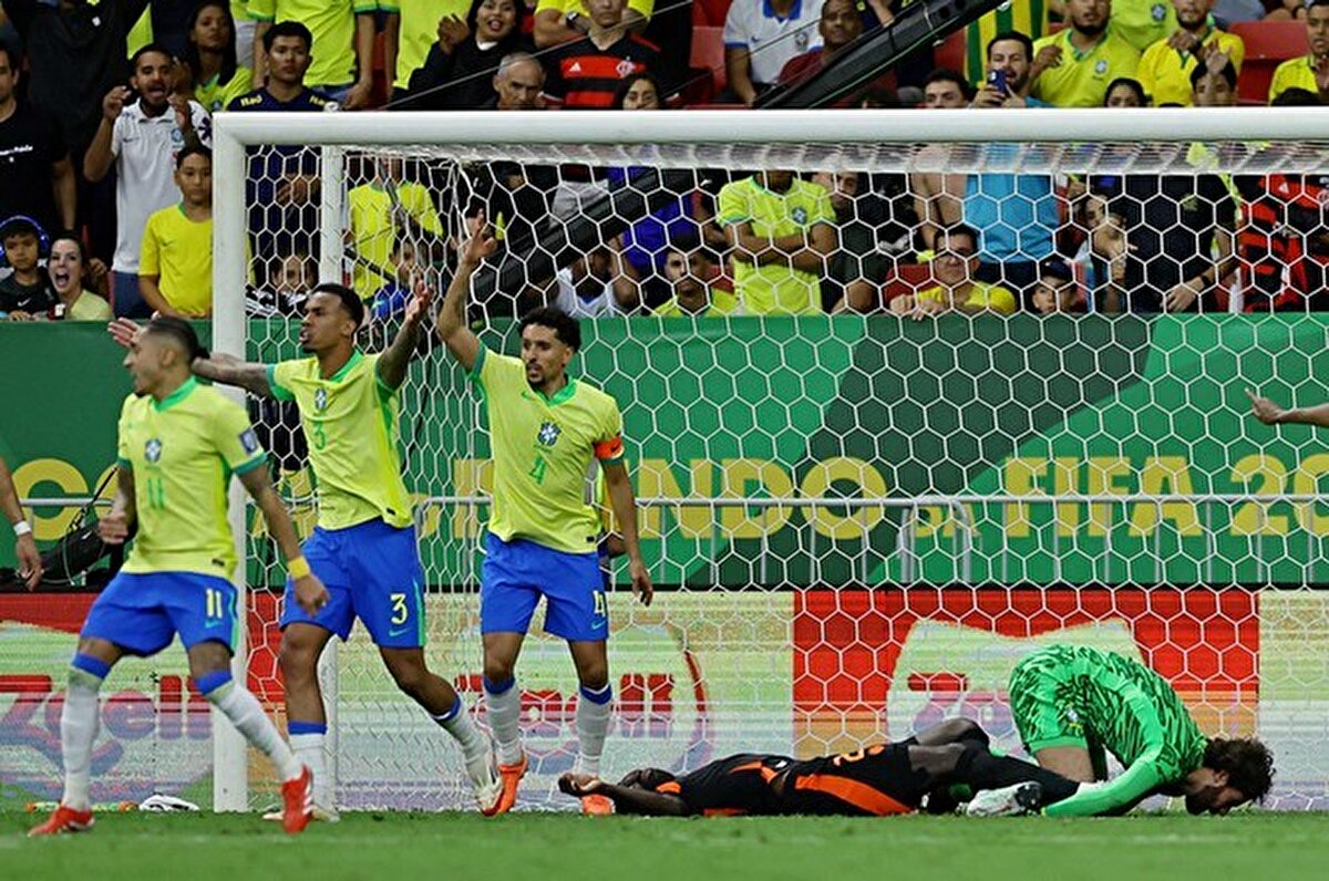 CONMEBOL Dünya Kupası Elemeleri'nde Kolombiya, deplasmanda Brezilya'ya 2-1 mağlup olmuş karşılaşmada Davinson Sanchez, kafasına aldığı darbe sonrası kısa süreli bilinç kaybı yaşamıştı.