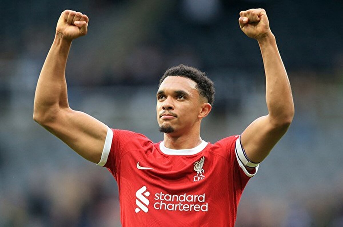 Liverpool altyapısından yetişen Trent-Alexander Arnold, A takımda 349 resmi maça çıkıp 22 gol ve 88 asistlik skor katkısı üretti.