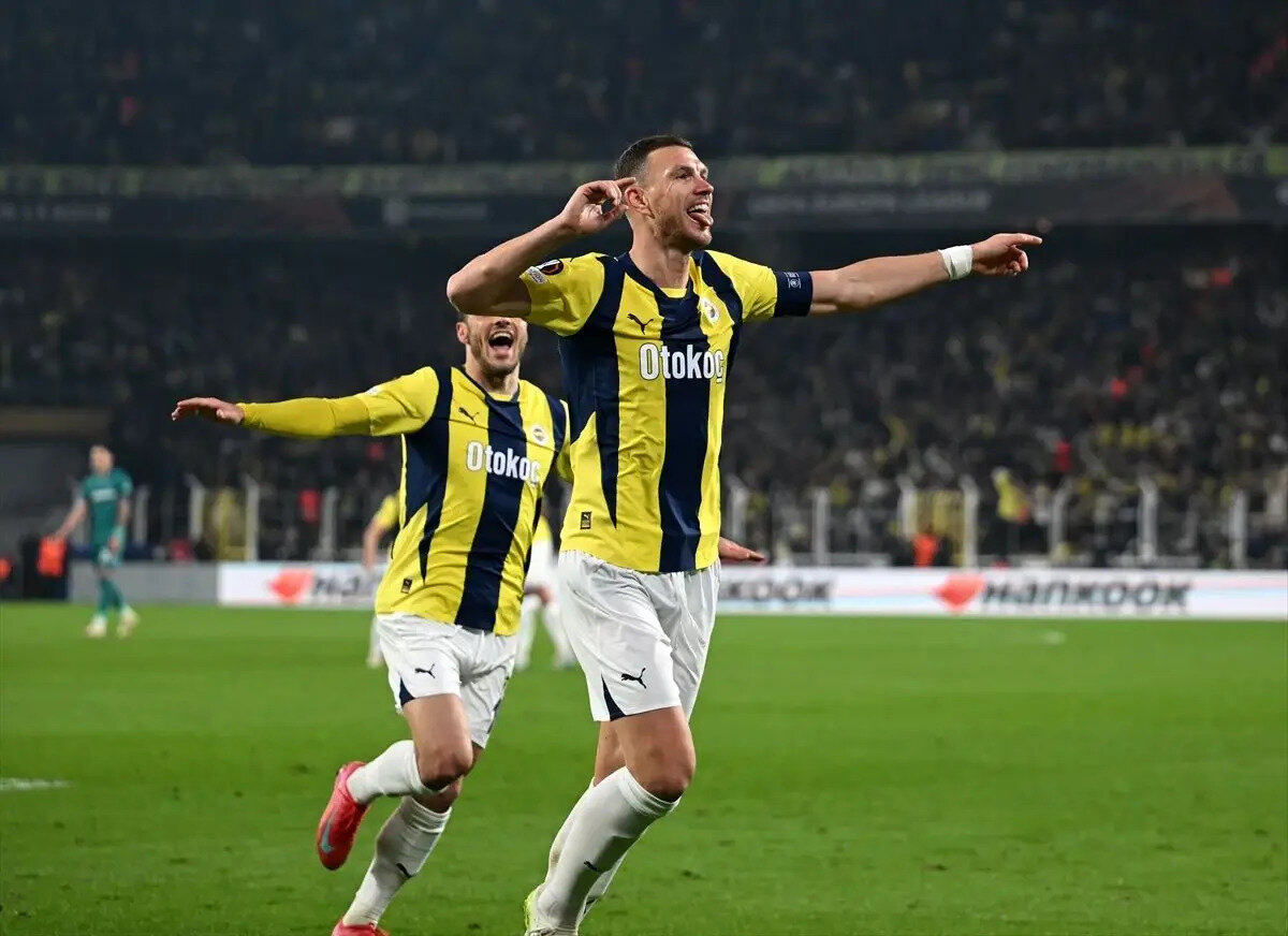 Fenerbahçe, sezonun sonundaki duruma göre Dzeko'ya tekliften de vazgeçebilecek bir noktada. Ancak Boşnak futbolcuya başka öneriler de bulunuyor.<br><br>