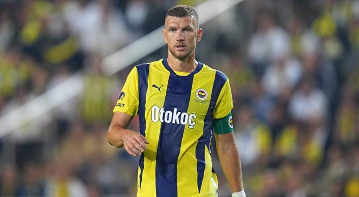 DZEKO'DAN İNDİRİM TALEBİ<br><br>Sarı-lacivertli yönetim, Dzeko'nun 4.2 milyon Euro'luk ücretinden büyük bir indirim yapmasını da isterken 3 milyon Euro seviyelerinde bir teklifte bulunacak.