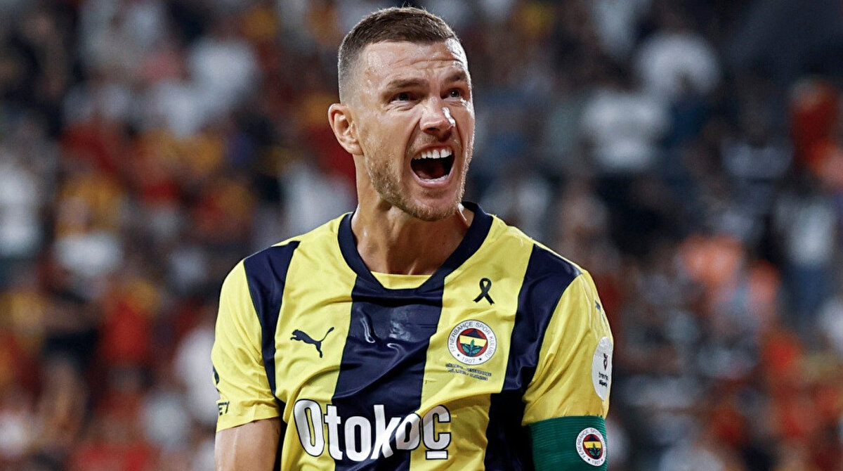 RESMİ TEKLİFİ BEKLEYECEK<br><br>Deneyimli forvet, İstanbul'daki hayatından ailesiyle beraber çok mutlu ve Fenerbahçe'nin resmi teklifini bekleyecek.