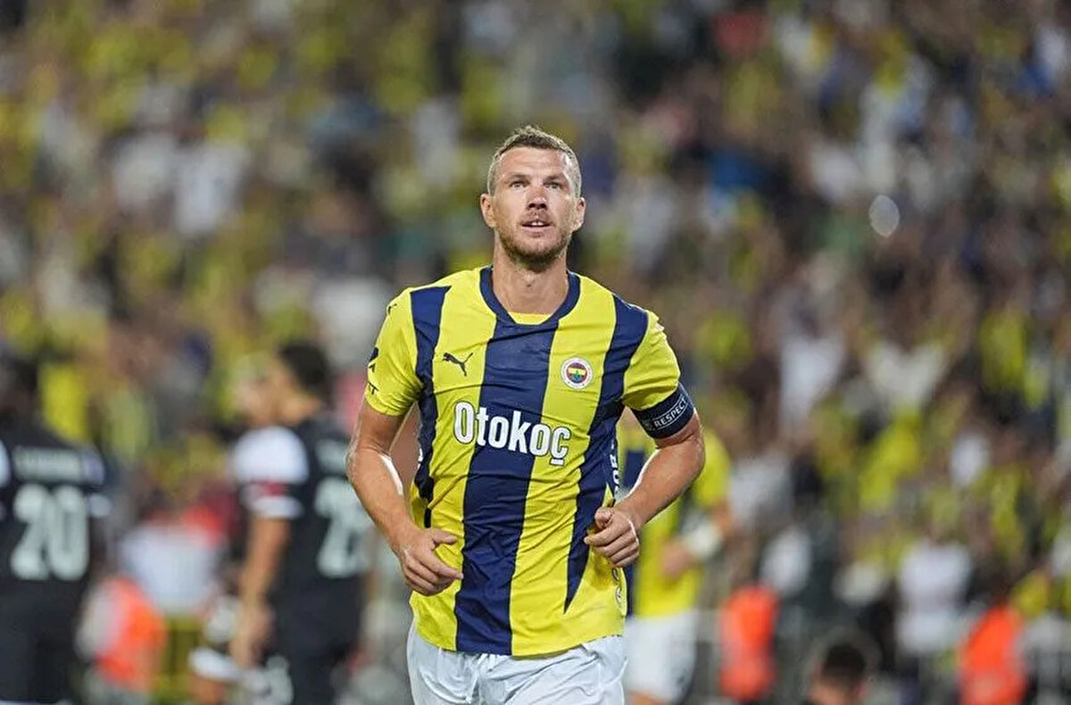 Fenerbahçe'de 89 maça çıkan tecrübeli golcü 44 gol 17 asist yaparak takıma önemli katkılarda bulundu.