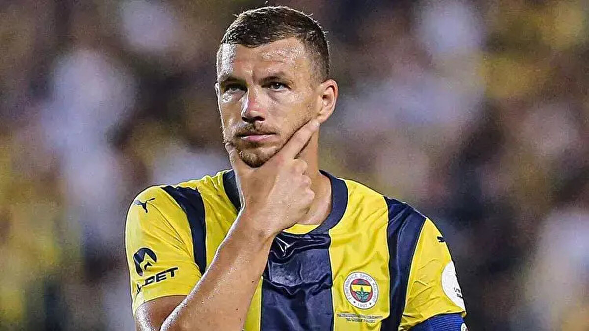 MLS'DEN TEKLİFLERİ KABUL EDEBİLİR<br><br>Dzeko, ayrılmak istemese de mali olarak arada büyük bir fark oluşursa MLS kulüplerinden gelen kontratları kabul edebilir.