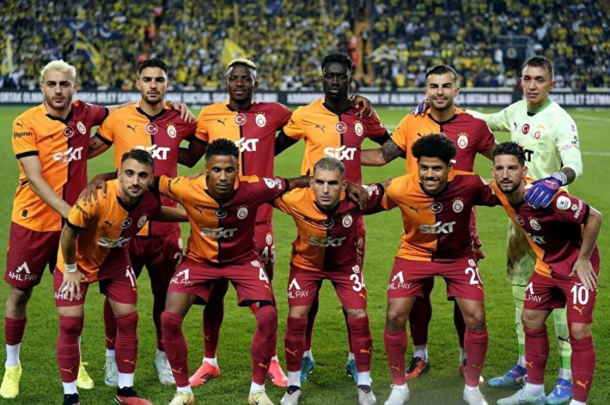 Süper Lig'de şampiyonluk hesapları yapan lider Galatasaray, bir yandan da önümüzdeki sezonun kadrosunu şekillendirmek için kolları sıvadı.