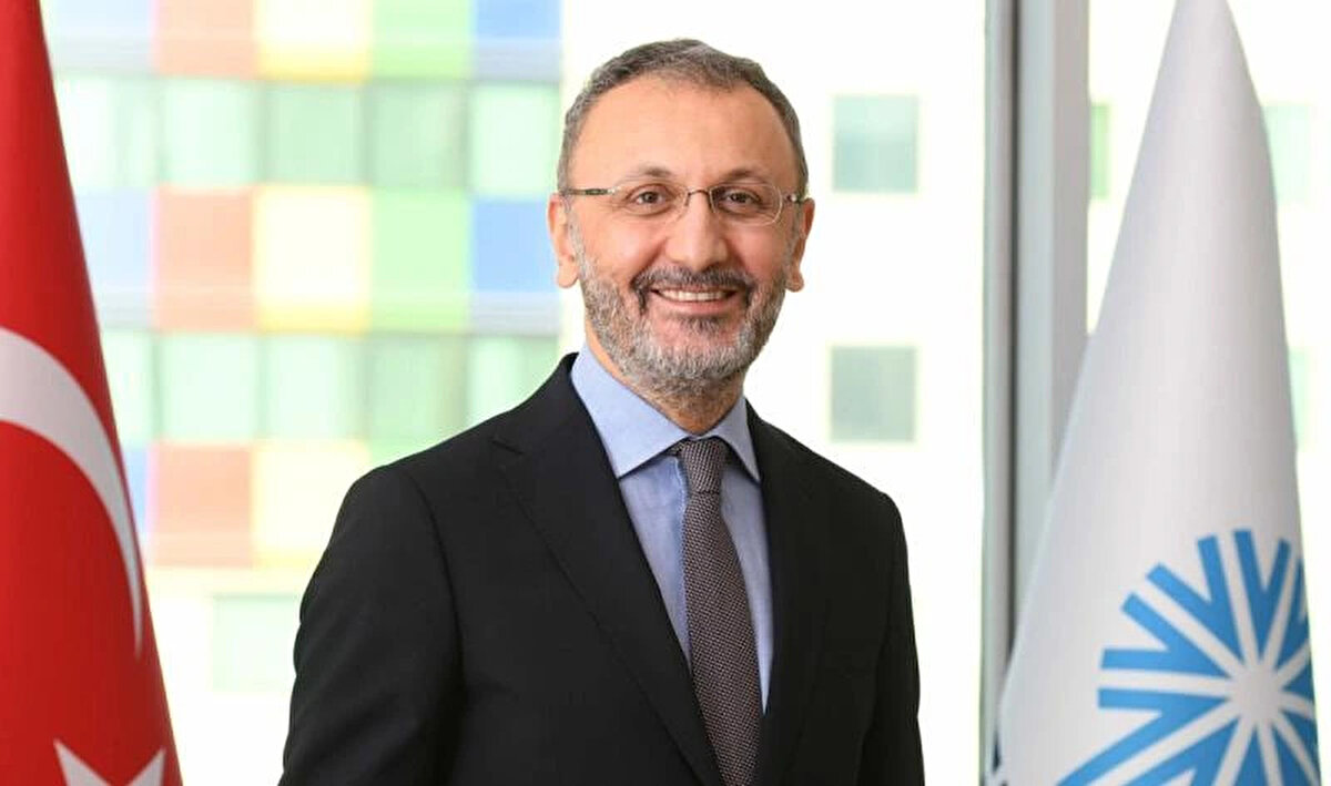 Diğer bir öne çıkan isim ise Eyüpsultan Belediye Başkanı Mithat Bülent Özmen. Özmen de adaylık için adı geçen diğer bir isim olarak konuşuluyor.