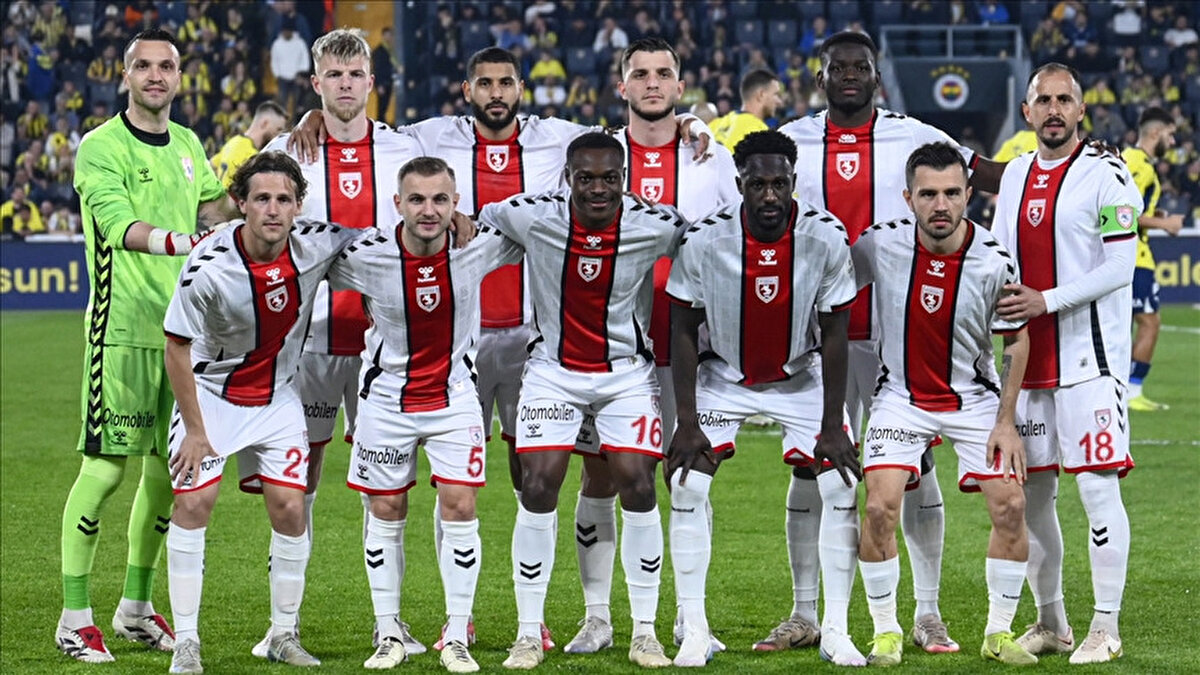 Transfer yasağı olmasına rağmen bu sezon adından söz ettiren bir performans sergileyen kırmızı-beyazlılar, Beşiktaş ve Eyüpspor'a 7 puan fark atmış durumda. Sezon sonuna kadar üçüncülüğünü korumak isteyen Karadeniz ekibi, gelecek sezon Avrupa Ligi'ne kalırsa önemli isimleri kadrosuna katmayı planlıyor.