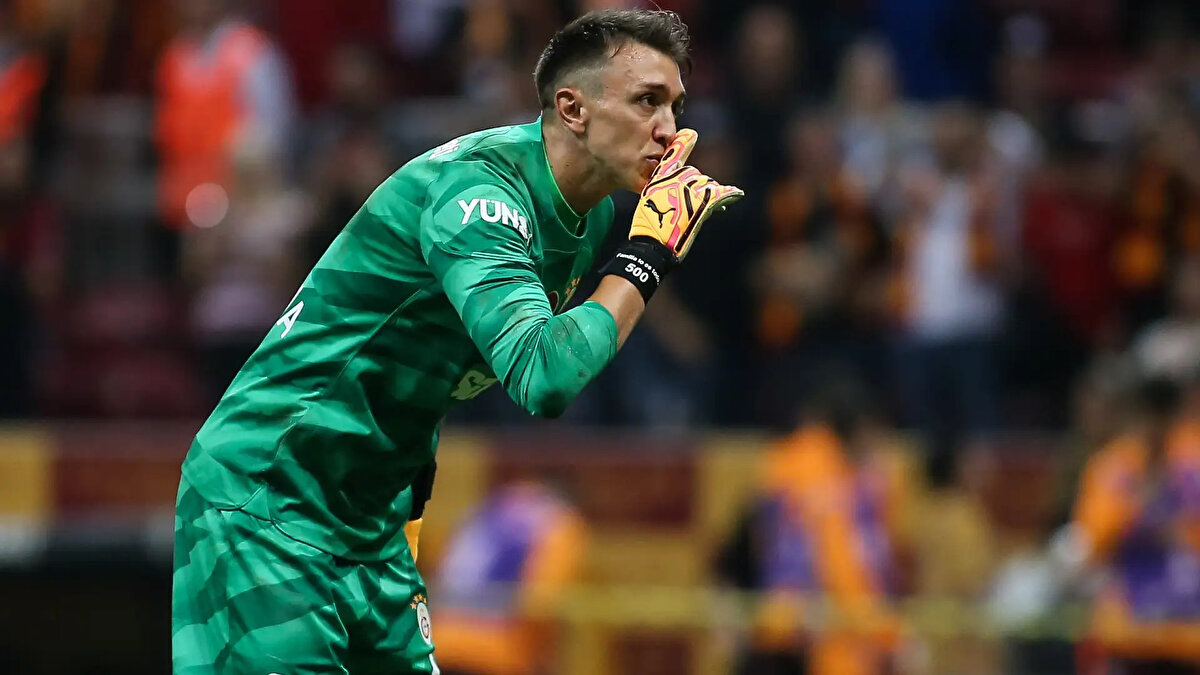 Galatasaray'ın sezon sonu sözleşmesi sona erecek Fernando Muslera'ya veda etmesi beklenirken yerine kimin geleceği merak konusu.<br>
