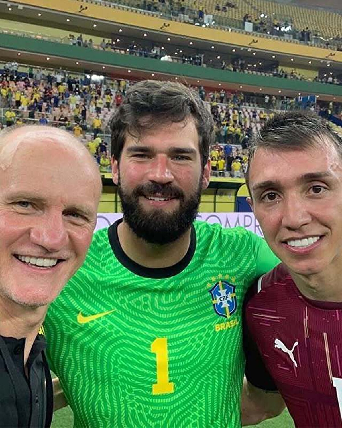 Aynı zamanda Alisson ile Muslera, 2021'de oynanan Brezilya-Uruguay karşılaşmasında rakip olmuşlar ve Taffarel'in de yer aldığı bir fotoğraf çektirmişlerdi.<br>