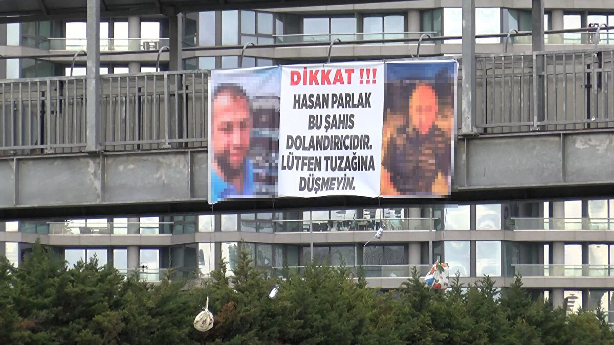 Basın Ekspres Yolu Kuyumcukent Üst geçidine gelen bir kişi, üzerinde 'Dikkat Hasan P., bu şahıs dolandırıcıdır. Lütfen tuzağa düşmeyin' yazılı bir pankart asıp ayrıldı. 