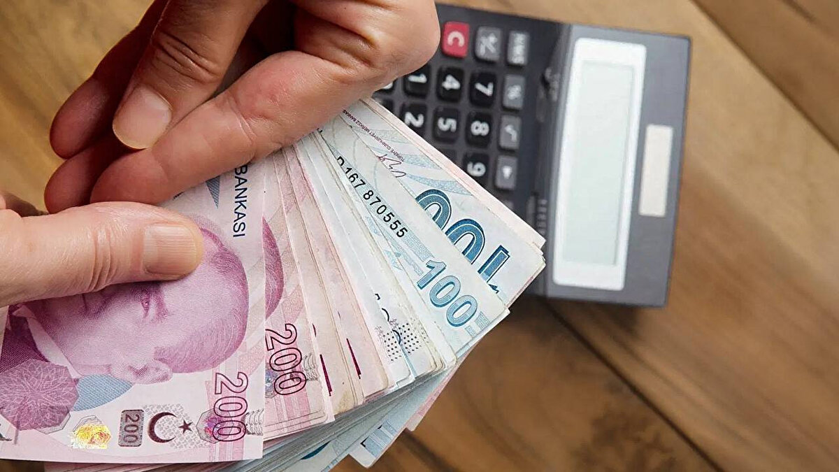 Şimşek'ten 'asgari ücret' sorusuna belirsiz yanıt<br>Mehmet Şimşek'e görüşmede "Asgari ücrete yıl ortasında düzeltme yapacak mısınız" diye sordular, Şimşek bu soruya kesin bir cevap vermedi. 