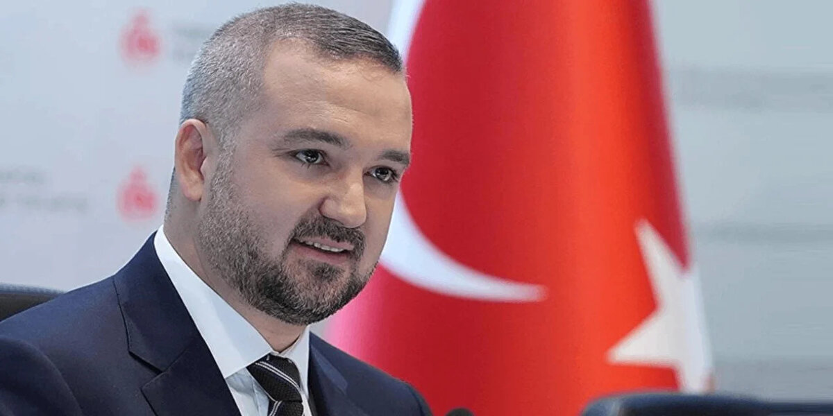 Soru: Yerlilerin dolarizasyonunun devam edip etmeyeceğine dair düşünceleriniz nelerdir? <br><br>Araştırmamıza göre yerlilerin kararları döviz piyasasındaki volatilite ve TL'nin getirisine göre değişmektedir. Yerli talebindeki ilk ivmelenme mevcut gelişmeler nedeniyle artmış ancak daha sonra TL getirisinin yükselmesiyle ve kur oynaklığının azalmasıyla döviz talebi azalmıştır.