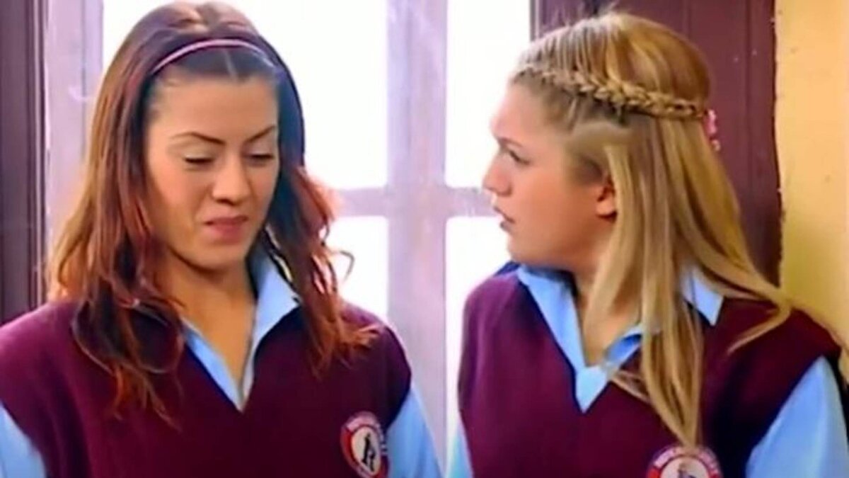 Yayınlandığı dönem boyunca büyük yankı uyandıran Hayat Bilgisi dizisinde İpek Erdem, Barbie lakaplı Gamze rolüyle hafızalara kazınmıştı.