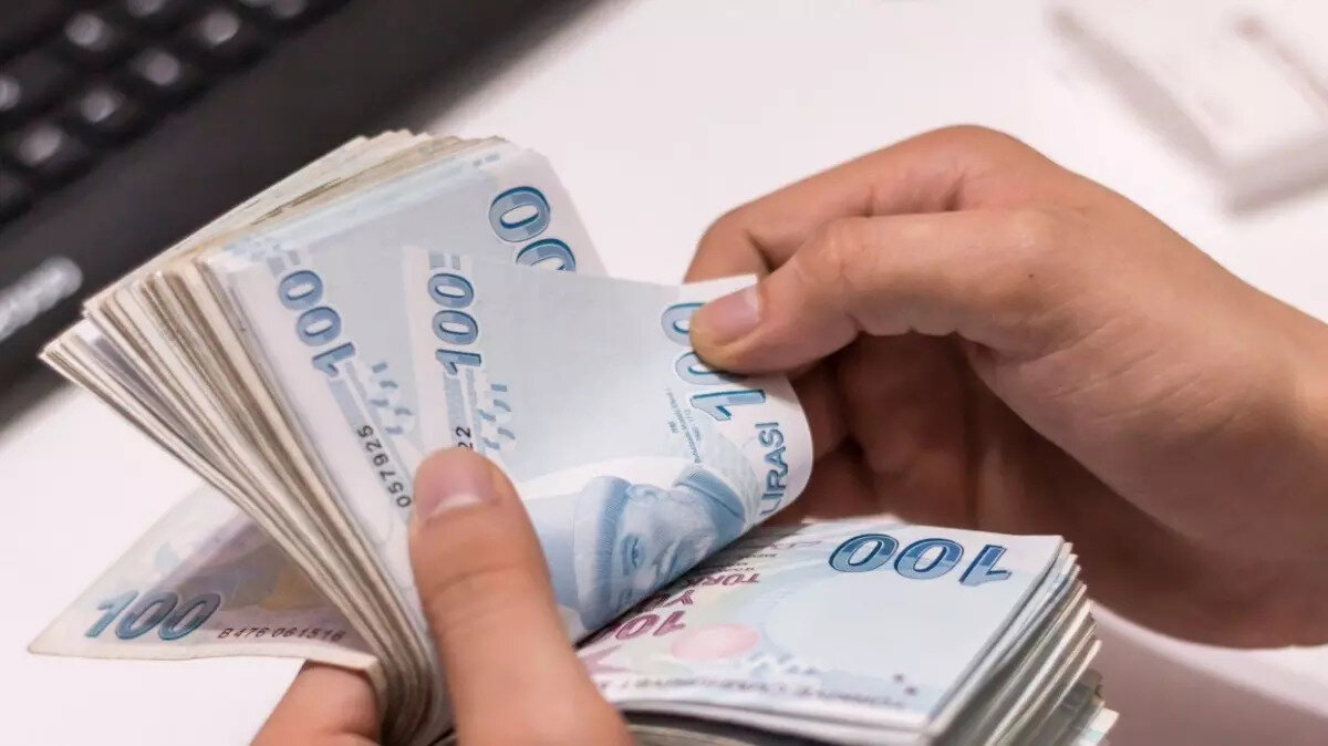 Yeni asgari ücretle birlikte en düşük işsizlik maaşı 9 bin 727 lira, en yüksek işsizlik maaşı ise 20 bin 646 lira oldu.
