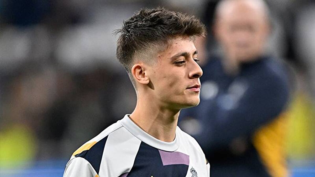 Arda için "Her sportif direktörün Türkiye'deki projeksiyonunda takip ettiği bir oyuncu." diyen Monchi, "Bizim aradığımız pozisyondaki şartları karşılayan ve Aston Villa'ya çekici gelebilecek bir oyuncu. Aston Villa için aradığımız bir çok şey Arda Güler'de var." dedi.