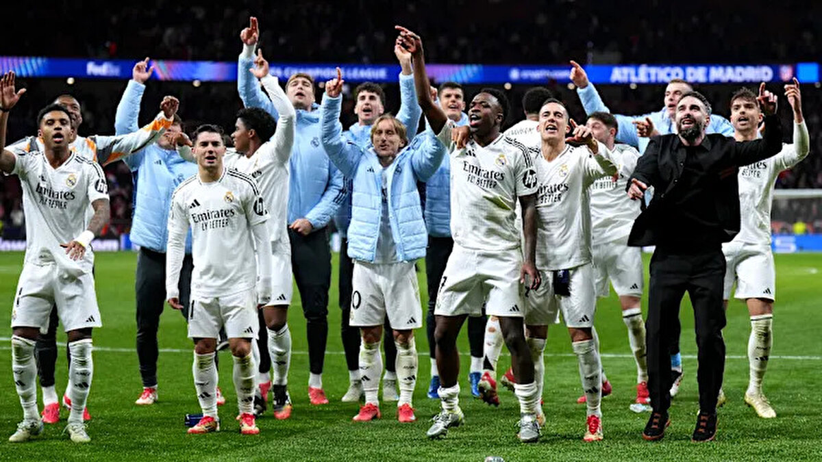 NTV Spor'un COPE'den aktardığı habere göre Real Madrid Başkanı Florentino Perez, Atletico Madrid'i eleyerek çeyrek finale yükselen futbolculara iki yüz ellişer bin dolar prim verdi.<br>