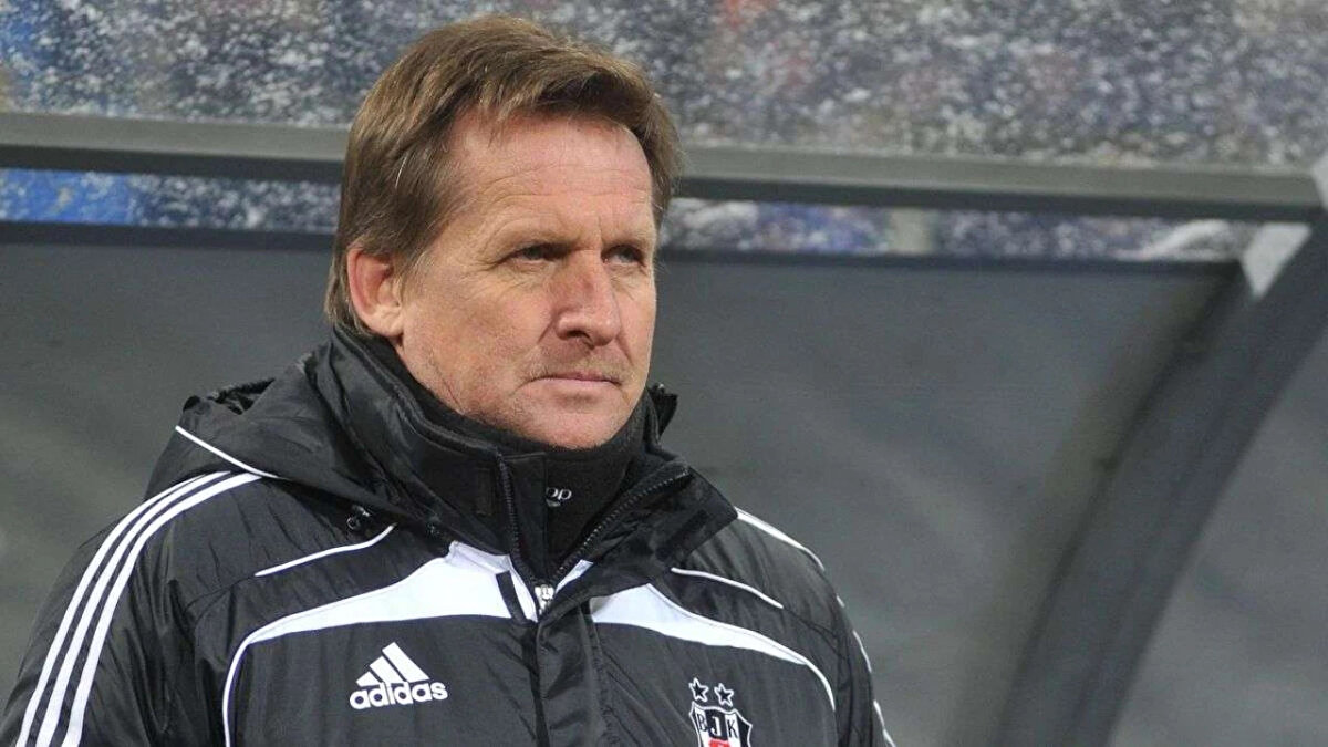 Beşiktaş, yabancı teknik direktörlerin görev aldığı dönemlerde son galibiyetini 2010-2011 sezonunda Bernd Schuster döneminde aldı. 28 Kasım 2010'da oynanan karşılaşmayı Beşiktaş 2-1 kazanmıştı