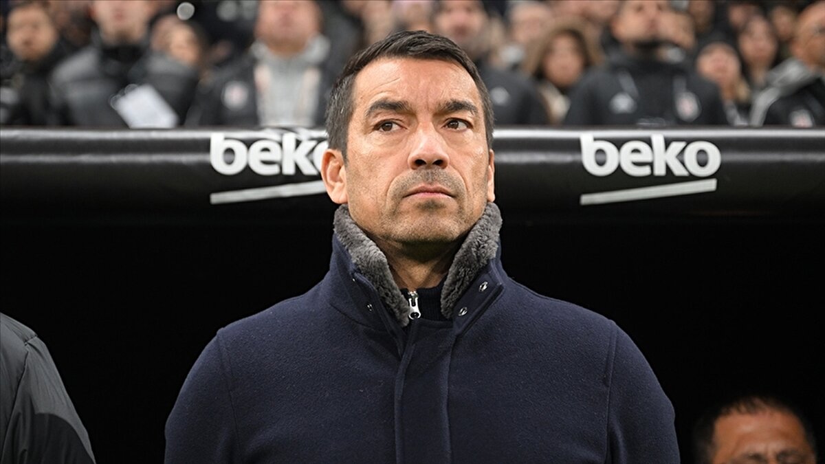 2024-25 sezonunun ilk yarısında ise Giovanni van Bronckhorst yönetiminde deplasmanda Galatasaray'a 2-1 mağlup olmuştu.