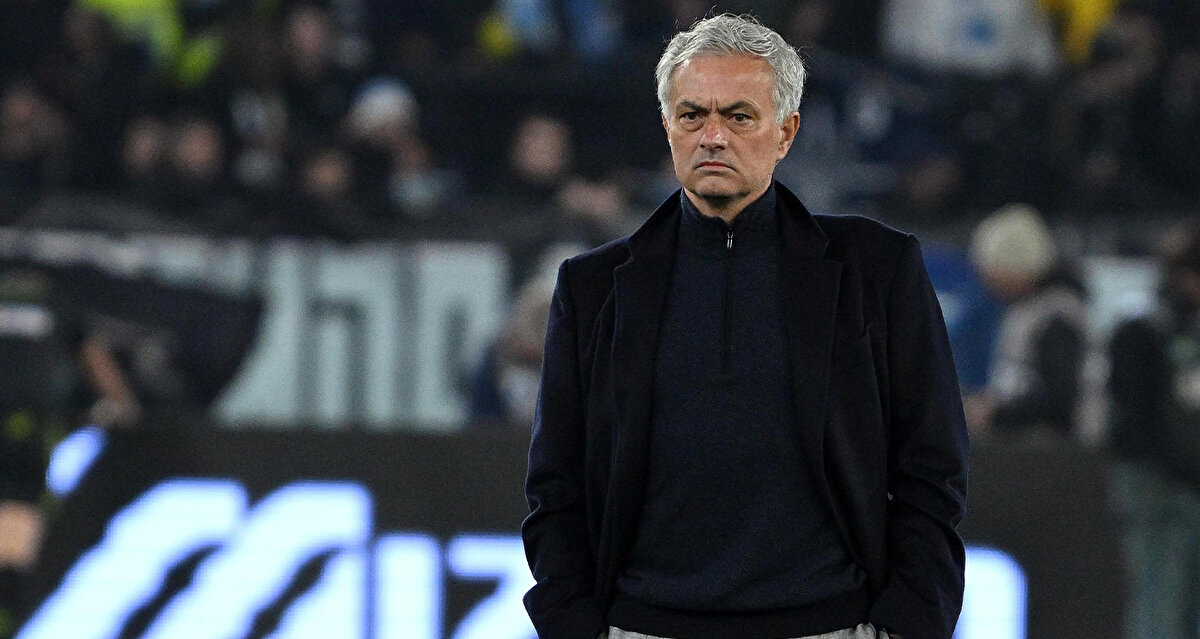 ÖZÜR DİLEDİ<br>Sosyal medyada Mourinho'yu hedef alan ve kişisel antrenman verilerini paylaşan Saint-Maximin, bu hareketinin ardından sert bir tepkiyle karşılaşmıştı. Fakat oyuncunun geri adım atarak özür dilemesi, teknik heyet tarafından olumlu karşılandı.
