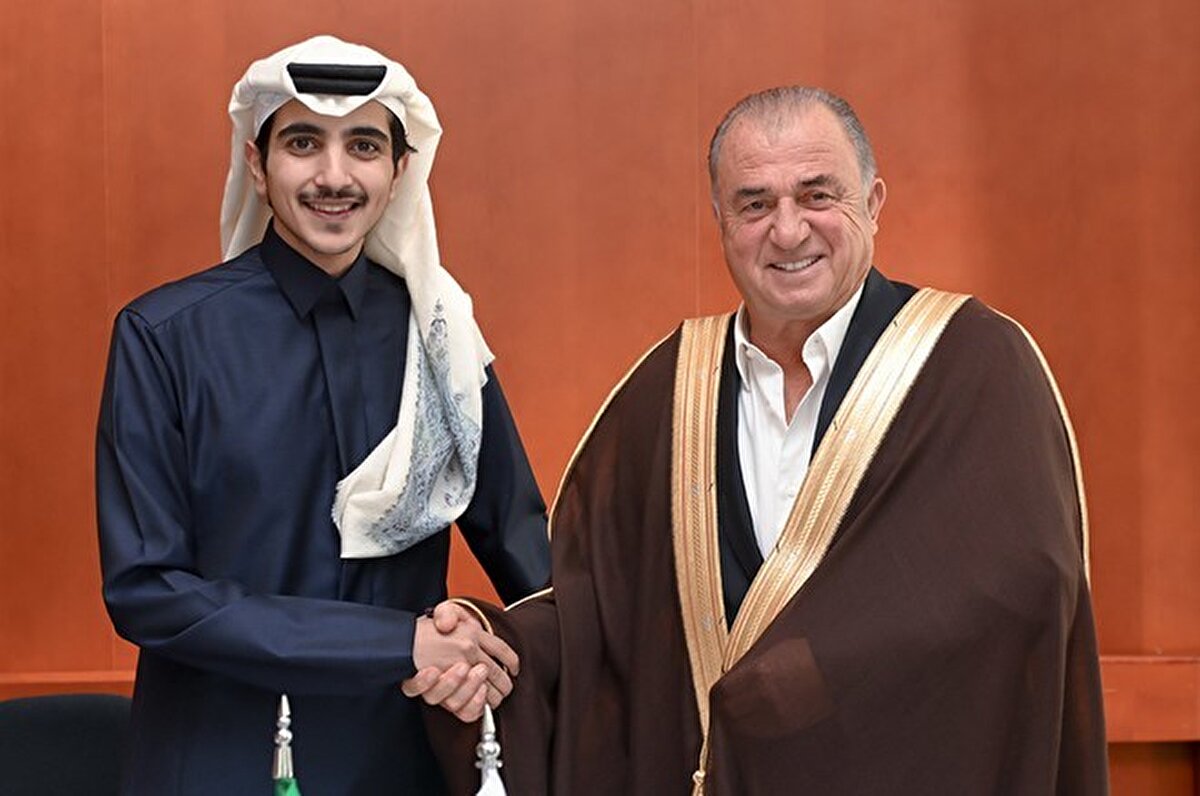 5 MAÇTIR BİLEĞİ BÜKÜLMÜYOR<br><br>Al Shabab, Suudi Arabistan liginden oynadığı son 5 maçta da yenilgi yüzü görmedi. Fatih Terim'in öğrencileri, bu karşılaşmalarda 3 galibiyet elde ederken, 2 de beraberlik aldı.