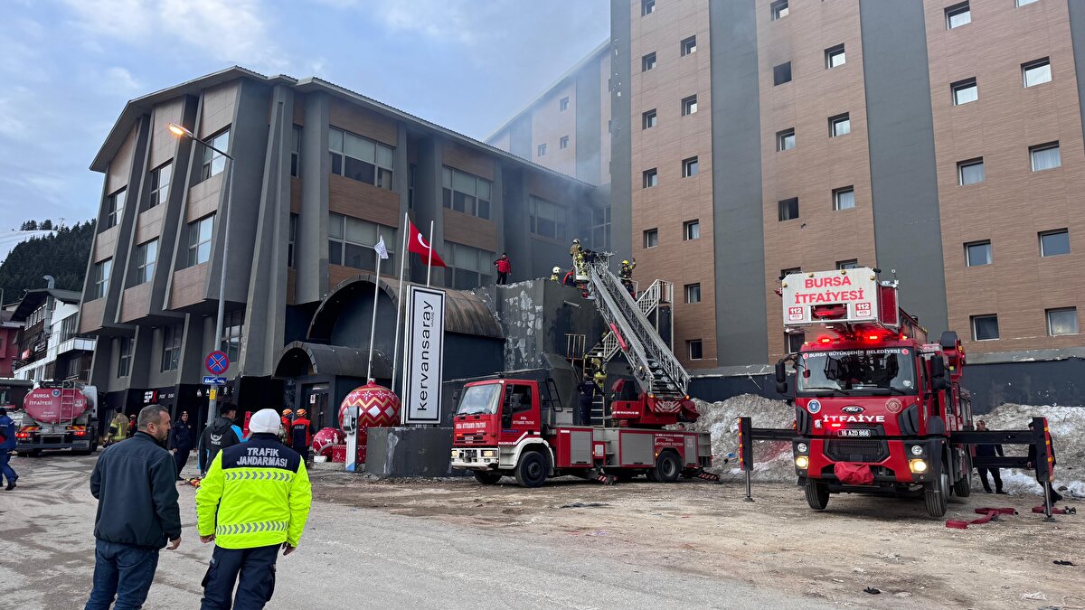 Sabah saatlerinde çıkan yangına saat 05.29'da yapılan ihbar üzerine 3 dakika içerisinde müdahale edildi.