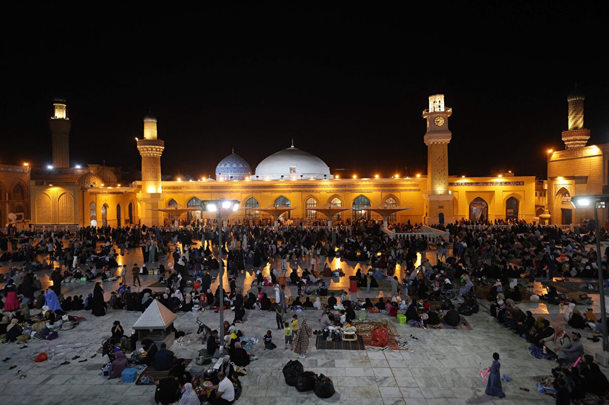 Irak’ın başkenti Bağdat'taki Abdülkadir el-Geylani Türbesi'nde Kadir Gecesi idrak edildi. 