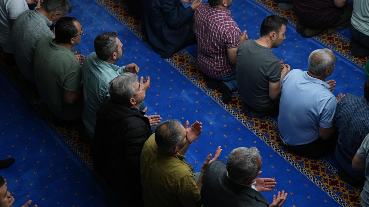 Mersin: 07:00<br><br>Muğla: 07:25<br><br>Muş: 06:32