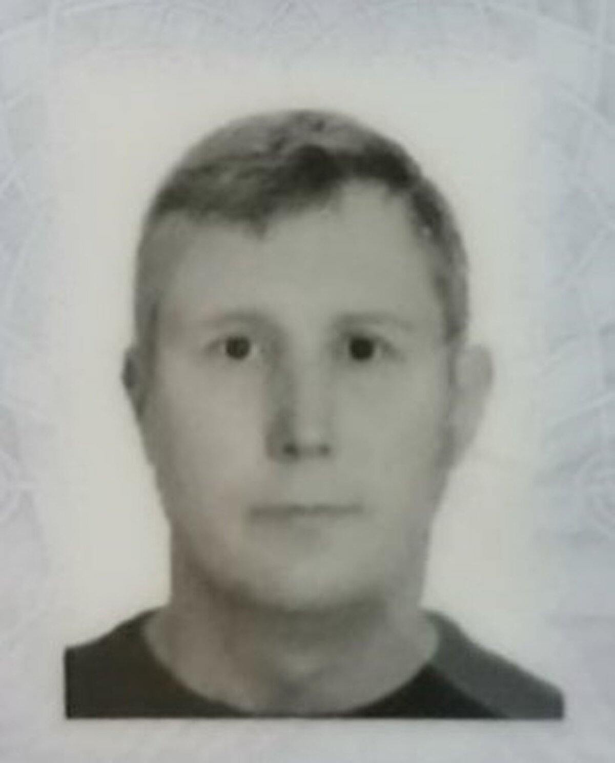 Balkondan daireye girildi<br><br><br>İtfaiyenin merdiveninden 3. kat balkonuna çıkan görevliler, odanın ortasında Bahadır Yılmaz’ın cansız bedeniyle karşılaştı. 