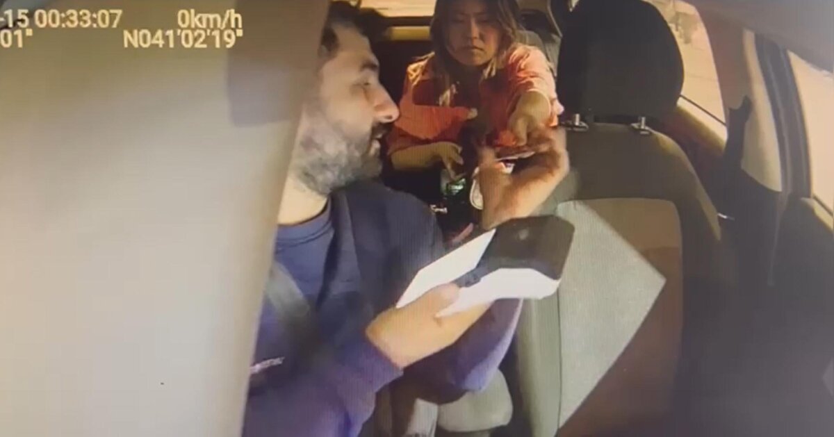 Kadın turist taksiciye Taksim'de bulunan oteline gitmek istediğini söyledi. Taksi şoförü ise kendisine İstanbul’u gezmek isteyip istemediğini sordu. 