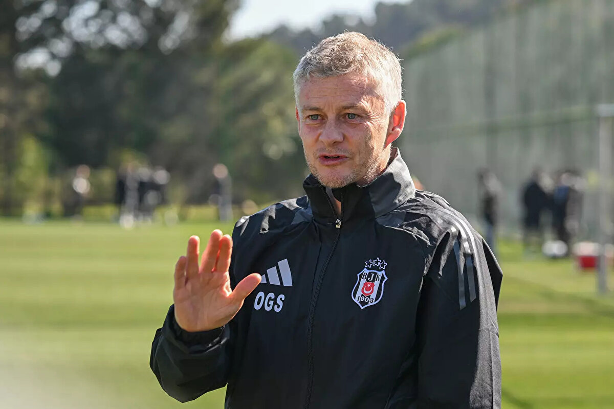 Sevilla'da forma giyen Norveçli kaleci Örjan Nyland, Beşiktaş'ın teknik direktörü Solskjaer'i göreve geldiğinde aradığını açıkladı.