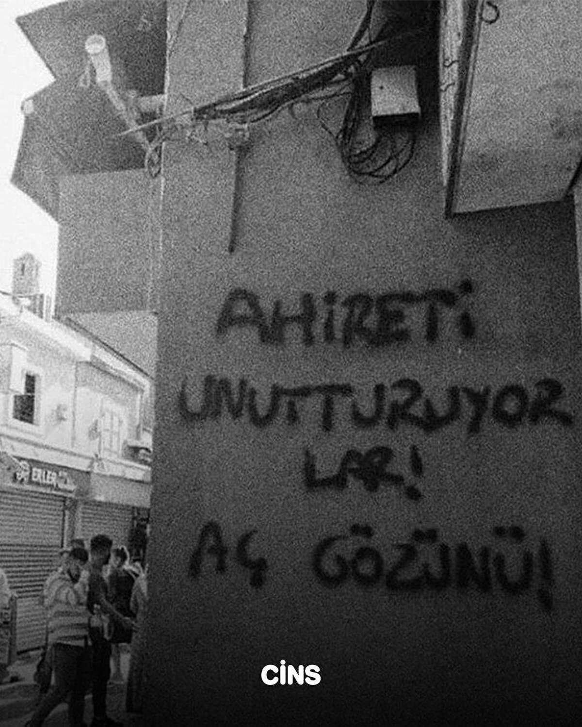 Ahireti unutturuyorlar! Aç gözünü!