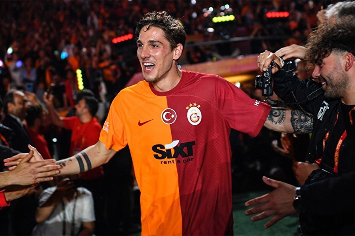 Galatasaray, Nicolo Zaniolo'yu ara transfer döneminde 3.2 milyon Euro kiralama bedeli ve 15.5 milyon Euro şarta bağlı zorunlu satın alma opsiyonuyla Fiorentina'ya kiralamıştı.