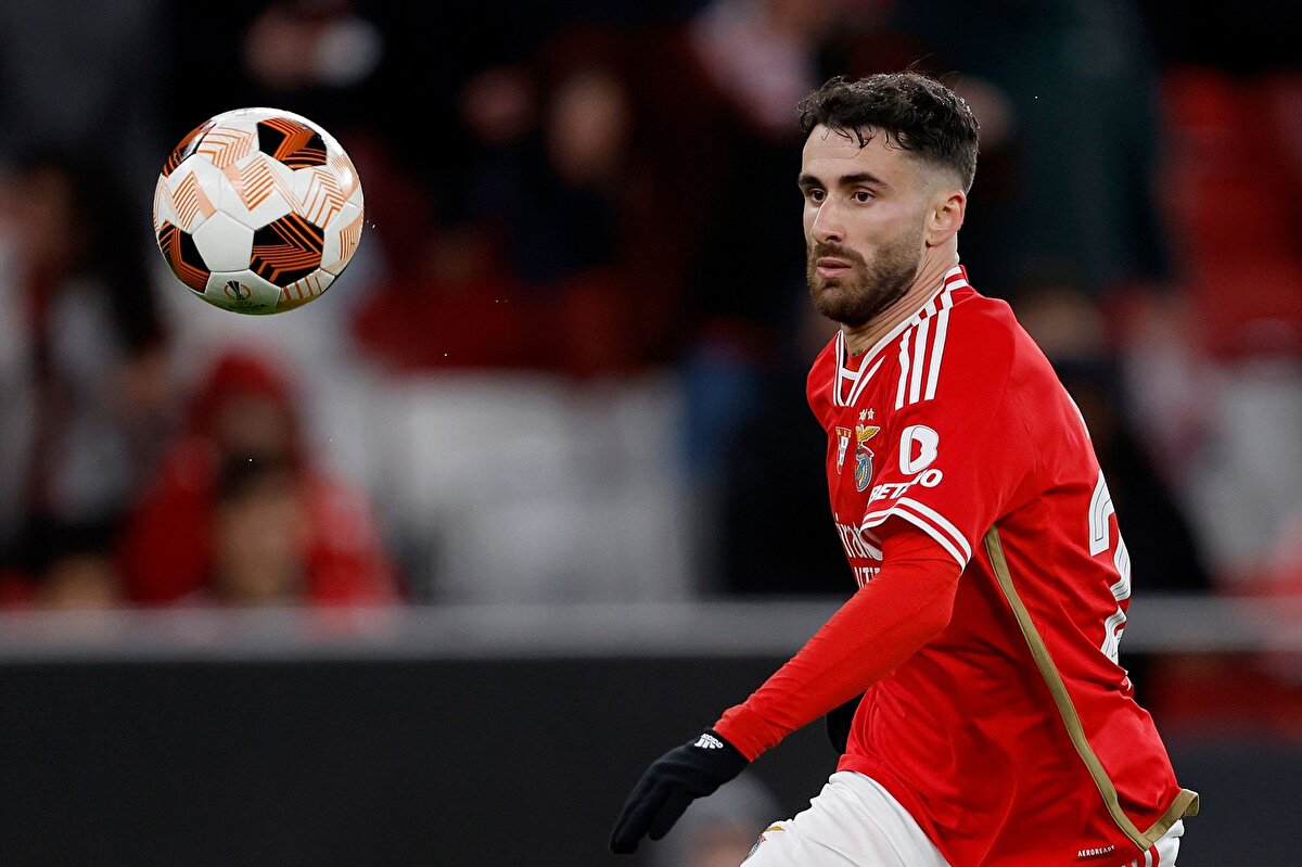 İstanbulspor ile oynanan hazırlık maçında sakatlanarak oyundan çıkan Rafa Silva’nın durumu Beşiktaş taraftarını endişelendirmişti. Ancak yapılan kontrollerin ardından Portekizli yıldızın ciddi bir sorununun olmadığı ve Galatasaray derbisinde sahada olabileceği bildirildi.