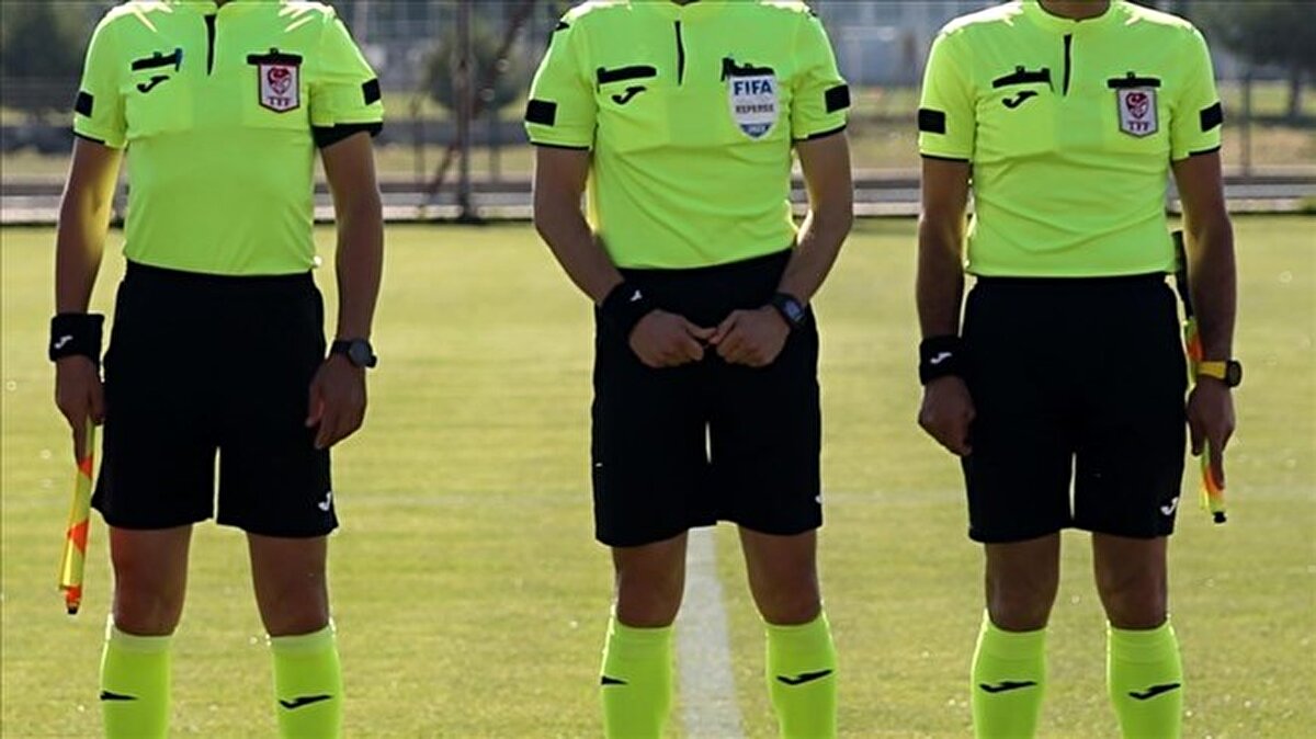 <br>Beşiktaş'ın yabancı orta hakem talebine karşın TFF, Galatasaray derbisinde Yasin Kol'u görevlendirdi. Bu kararın ardından Ziraat Türkiye Kupası'ndaki Fenerbahçe-Galatasaray derbisinin hakemi şimdiden tartışma konusu oldu.